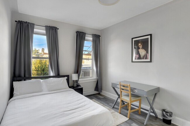 Foto del edificio - ROOM ONLY in 2-bed/1.0-bath Home