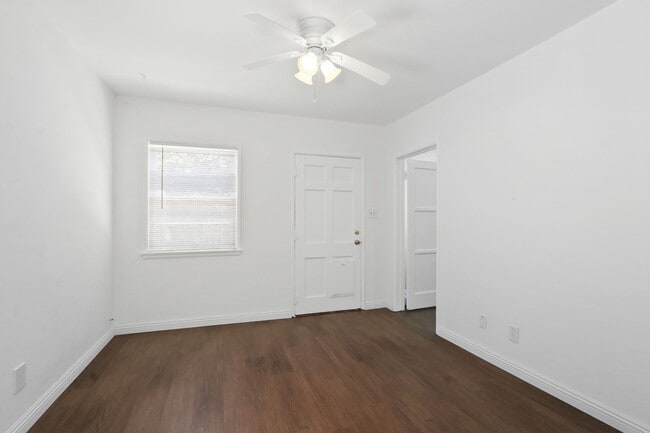 Building Photo - Charming Triplex Unit in Historic Rose Park