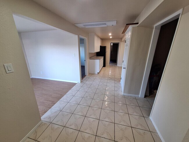 Foto del edificio - 954 Surrey Dr