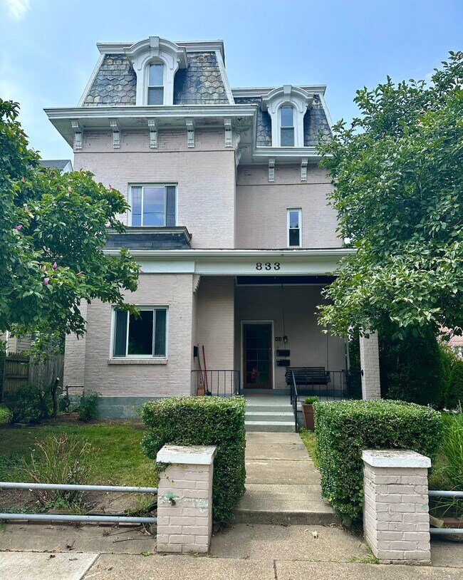 Building Photo - 833 N Euclid Ave