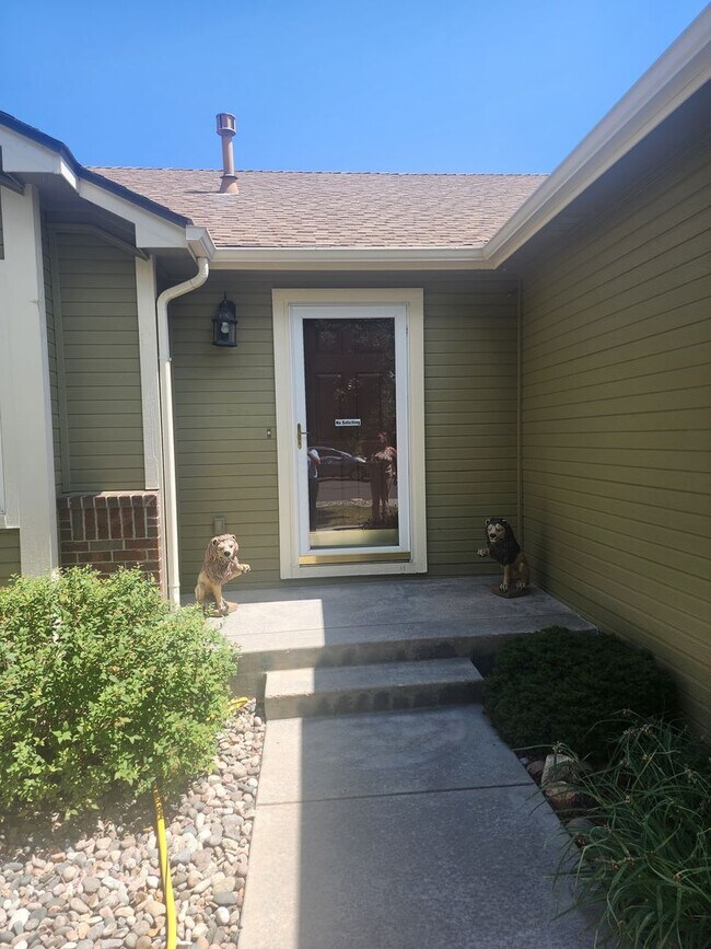 Foto del edificio - $350 Off First Months Rent on this Charmin...