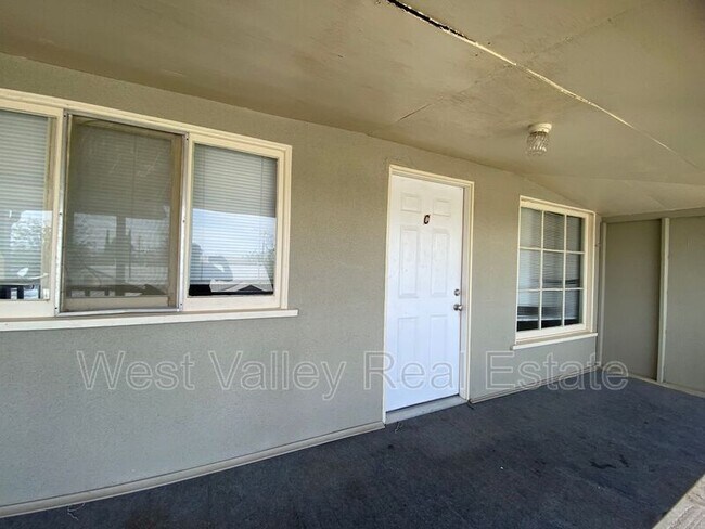 Building Photo - 155 1/2 North St