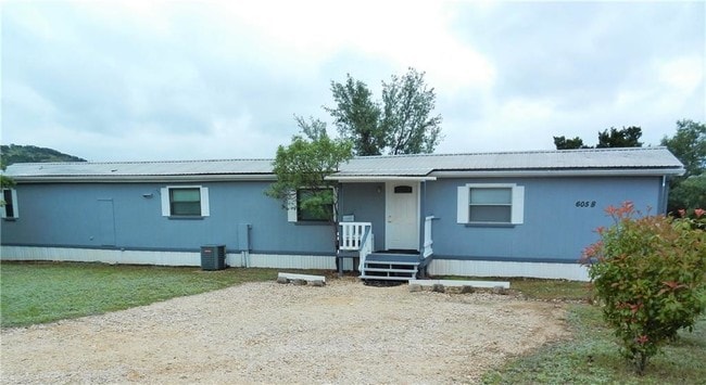 Building Photo - 605 Kothmann Rd