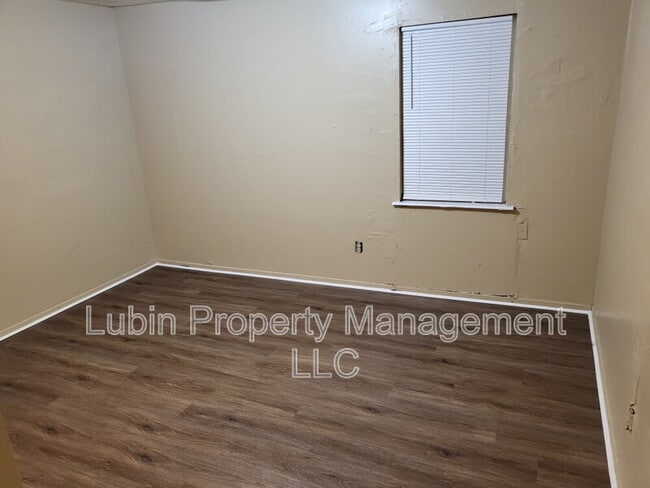 Building Photo - 1219 Capital Ave
