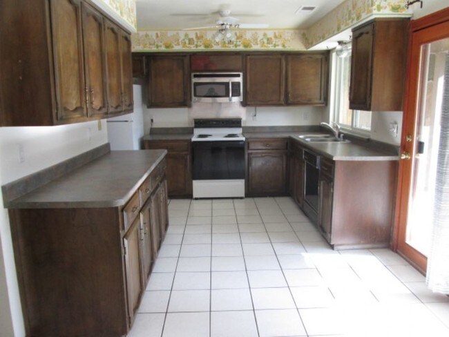 Building Photo - 4200 Cibola Village Dr NE