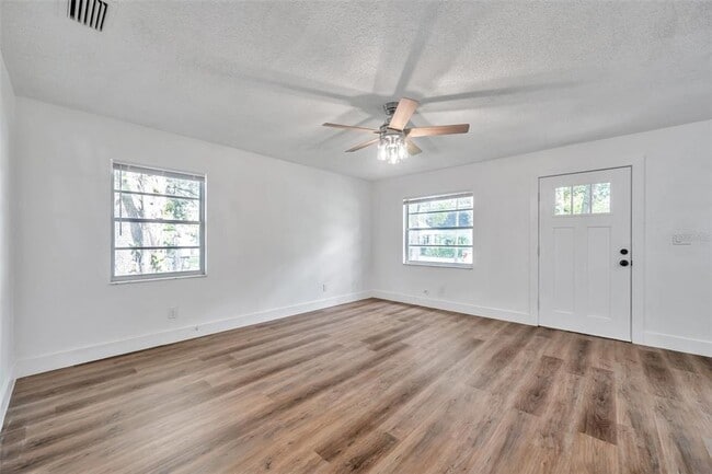 Foto del edificio - 304 W Idlewild Ave