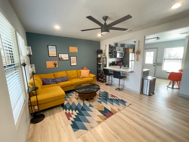 Building Photo - 1403 Marcus Pl