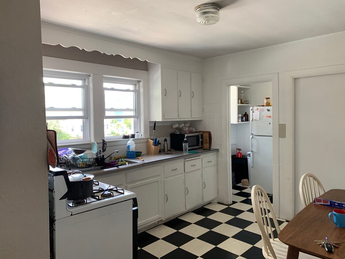 Kitchen - 879 Broadway