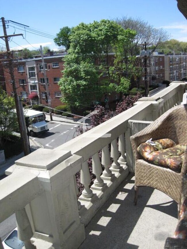 Foto del edificio - Nicely renovated 2 bed for the upcoming sc...