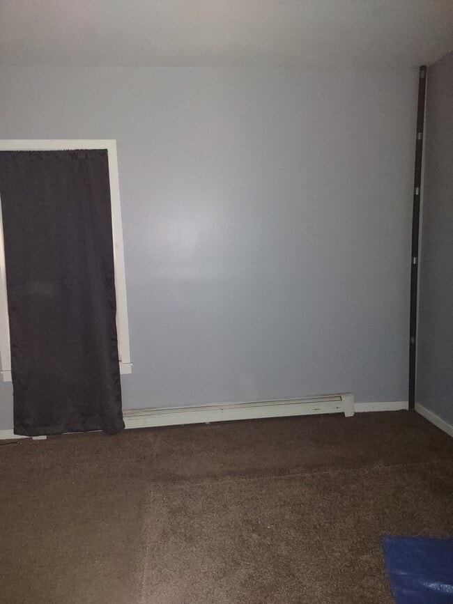 1st bedroom - 201 East St