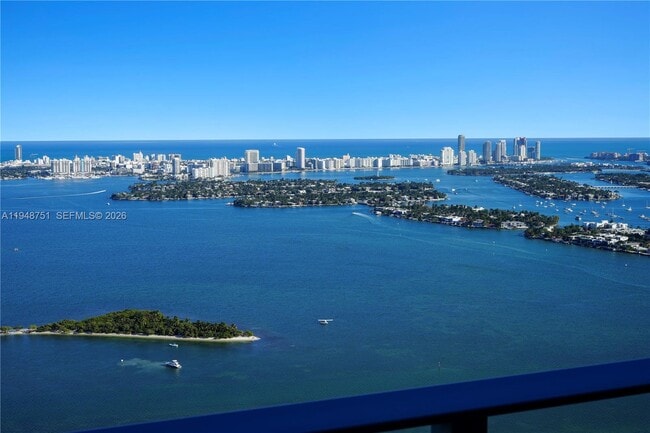 Building Photo - 700 NE 24th St