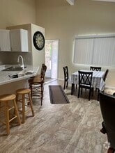 Building Photo - 964 Great Hill Dr