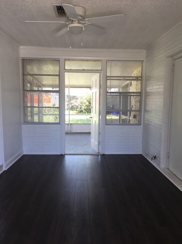 Foto del edificio - 373 Pine Rd