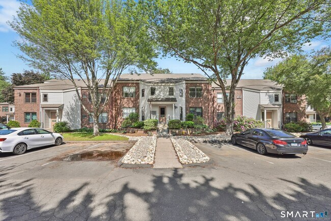 Foto del edificio - 48 Wellington Dr