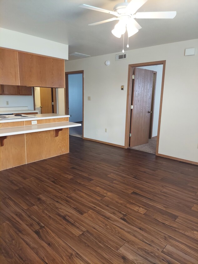 Primary Photo - Cedar Creek Apartments and Townhomes