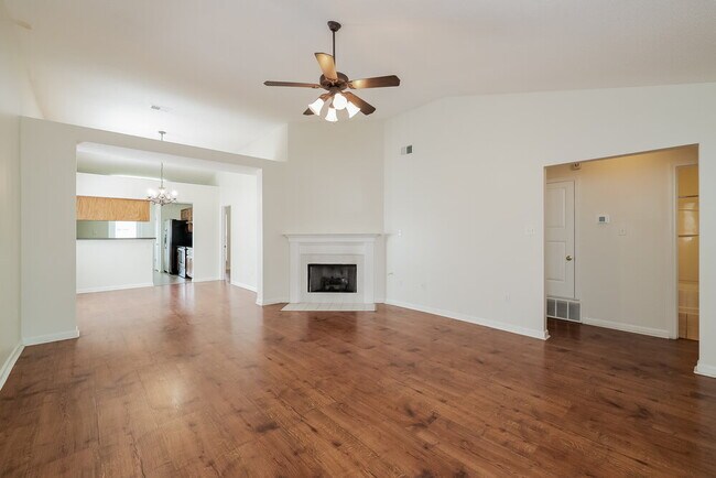 Foto del edificio - 1614 Central Trails Dr