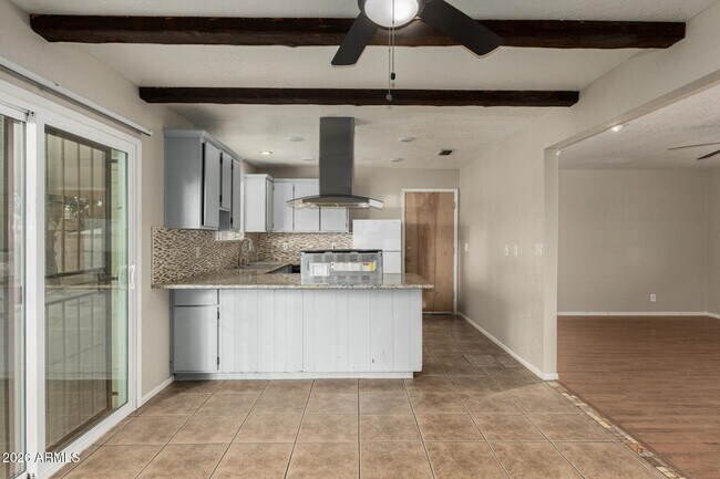 Building Photo - 2115 E Fairfield St