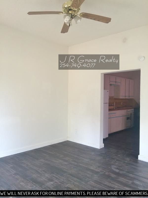 Building Photo - 2913 Bosque B