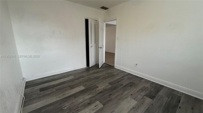 Foto del edificio - 2811 NW 26th Ave