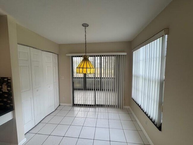 Building Photo - 3228 Jog Park Dr