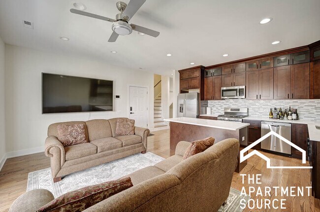 Building Photo - 3329 N Avers Ave