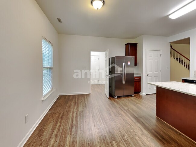 Building Photo - 1625 Essexwood Dr