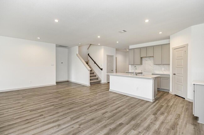 Building Photo - 7918 Brumly Ln