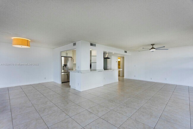 Building Photo - 200  Leslie Dr  709 Hallandale Beach Fl 33009