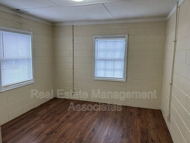 Foto del edificio - 909 Cleveland St