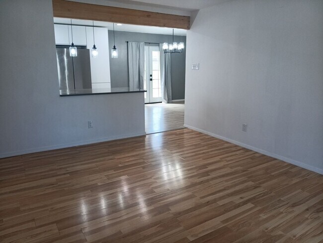 Foto del edificio - 3 Bedroom, 1 Bathroom Home! Schedule a Showing Soon!