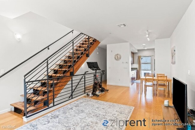 Building Photo - 2 br, 2.5 bath Townhome - 46 Glashaus Loop...