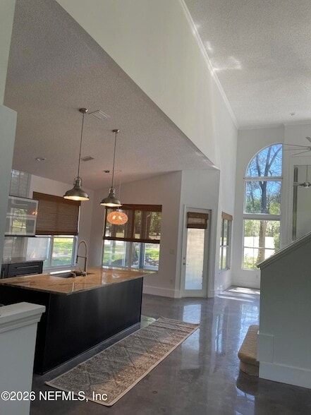 Building Photo - 3996 Richmond Park Dr E