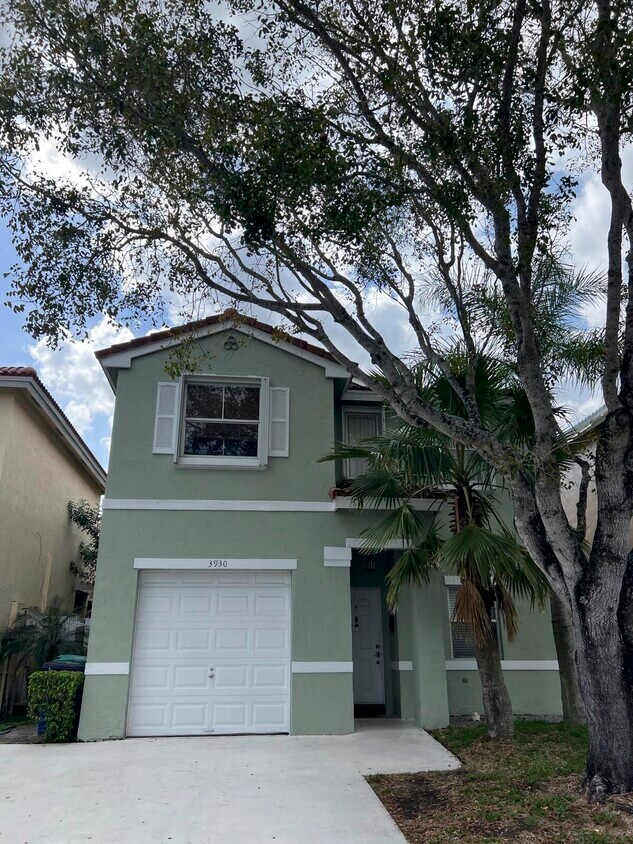 Foto principal - 3930 Tree Top Rd