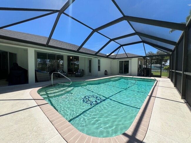 Foto del edificio - FURNISHED SHORT TERM RENTAL - 3 Bed / 2 Bath - Single Family Pool Home - $5,000/month ** Heated S...