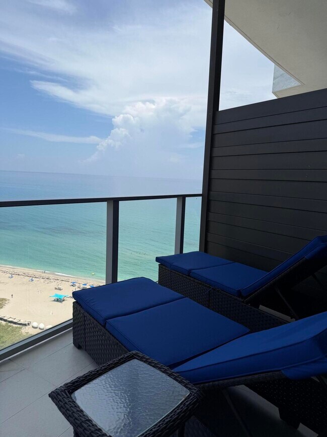 Building Photo - 3100 N Ocean Dr