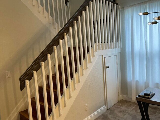 Building Photo - 6566 Spring Meadow Dr