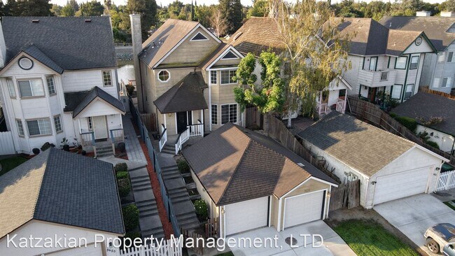 Building Photo - 3 br, 2.5 bath House - 3628 Schooner Drive