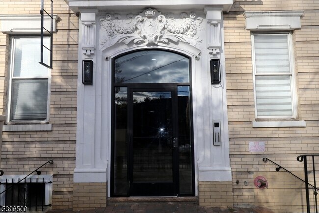 Foto del edificio - 14 Gouverneur St