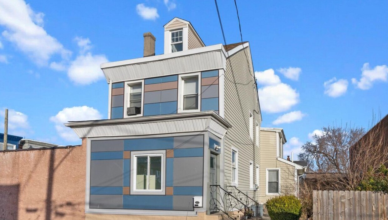Outside View - 2153 Haworth St