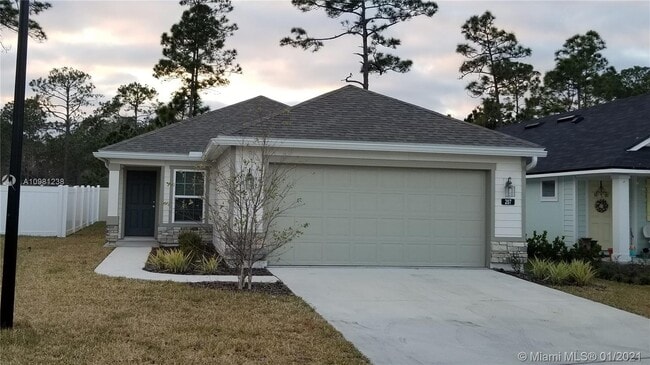 Building Photo - 207 FL-207