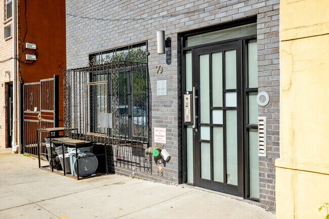 Building Photo - 90 Troy Ave