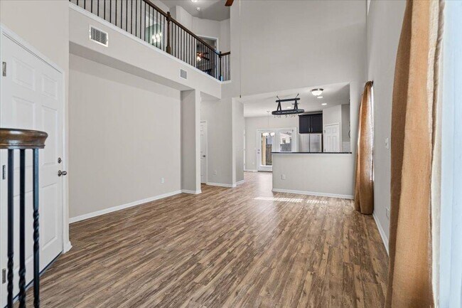 Building Photo - 9703 Sunny Swan Ct