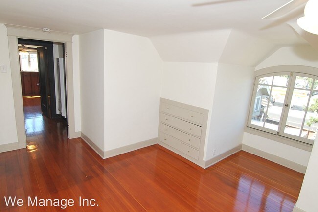 Building Photo - 1 br, 1 bath House - 2801 E. 2nd St