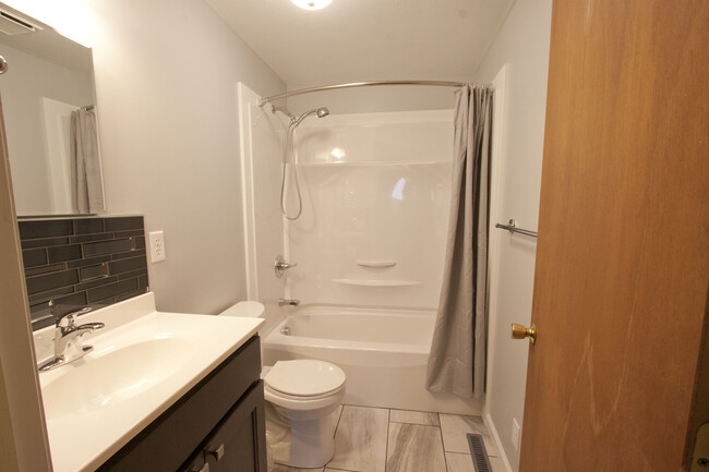Building Photo - 5 Hubbard Ln