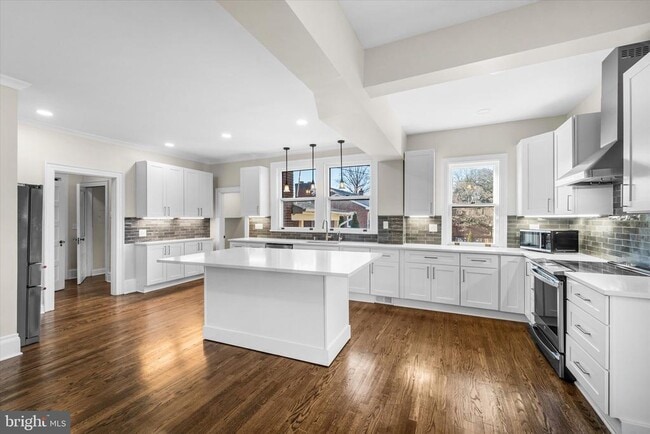 Building Photo - 311 W Main St