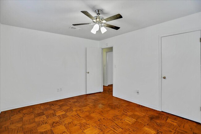 Foto del edificio - 4221/4223 Hawthorne Court