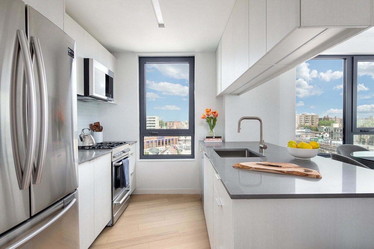 Foto principal - 37-46 72nd Street