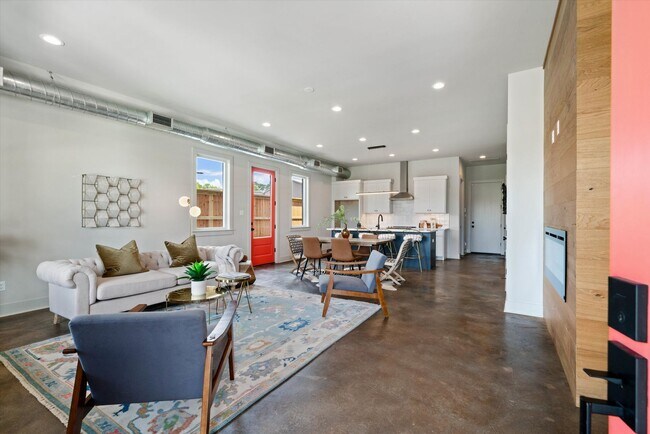 Building Photo - 3 bedroom, 3 bath in midtown built in 2023