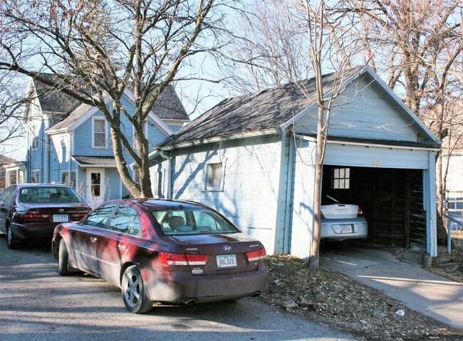 Building Photo - 342 S Dodge St
