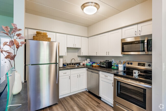 2BR,1BA-856SF - Lindenbrooke